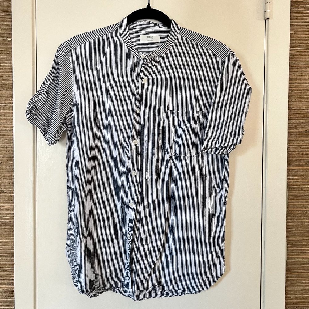 UNIQLO Blue White Striped Short Sleeve Button Seersucker Shirt Small